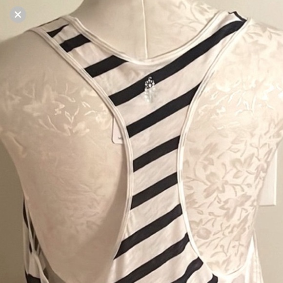 NWT🔥 BUDDLE OFF 🔥10 🔥ITEMS 🔥 VARIETY🔥VARIOUS SIZES🔥SMLXL🔥 - Picture 6 of 16